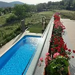 Four Seasons, Heated Pool And 3 En-suite Bathrooms Villa