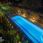 Four Seasons, Heated Pool And 3 En-suite Bathrooms Villa