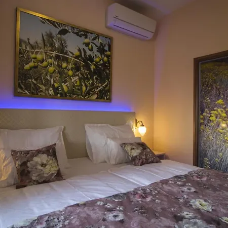 Four Seasons, Heated Pool And 3 En-suite Bathrooms * Velika Cista (Split-Dalmatia)