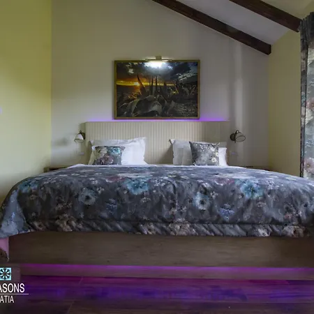 Four Seasons, Heated Pool And 3 En-suite Bathrooms *