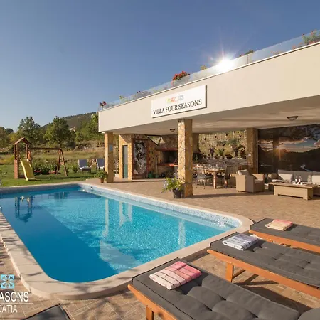 Four Seasons, Heated Pool And 3 En-suite Bathrooms Velika Čista