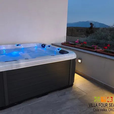 Villa Four Seasons, Heated Pool And 3 En-suite Bathrooms *